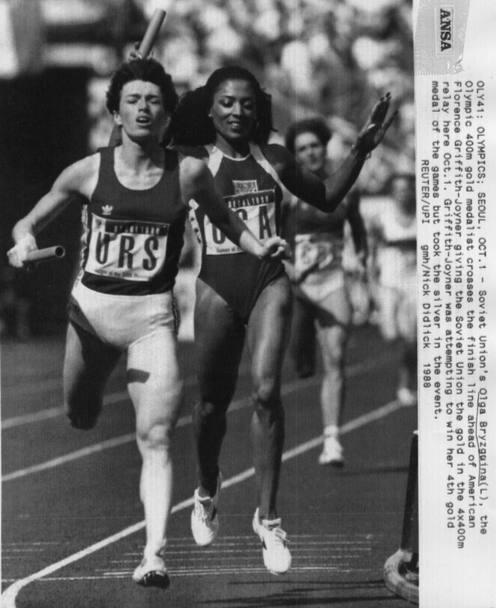  4x400: con il tempo di 3’15”17 il quartetto formato da Ledovskaya, Nazarova, Pinigina e Bryzgina ha conquistato l’oro ai Giochi di Seoul 1988 e il primato europeo della distanza. Reuters